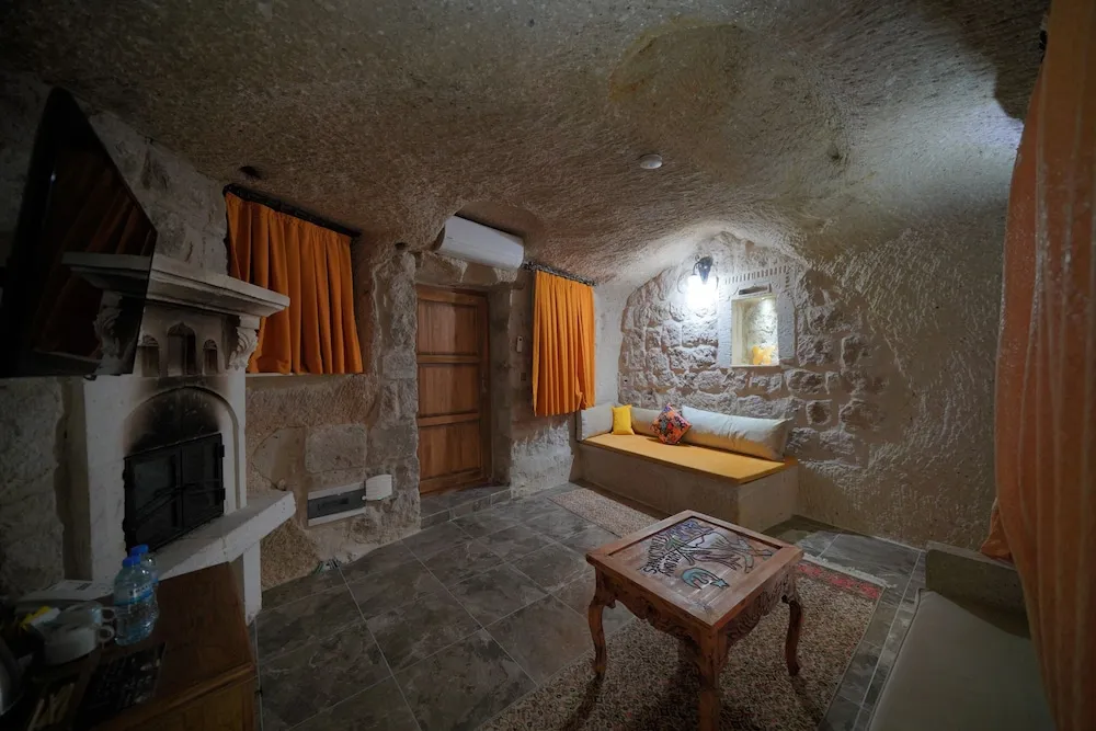 Sultan Cave Suite
