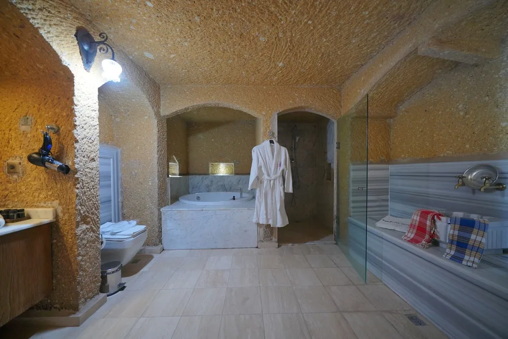 Sultan Cave Suite