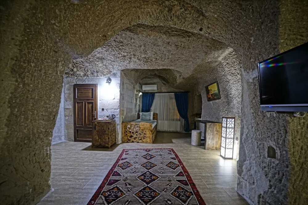 Sultan Cave Suite