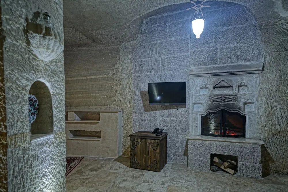 Sultan Cave Suite