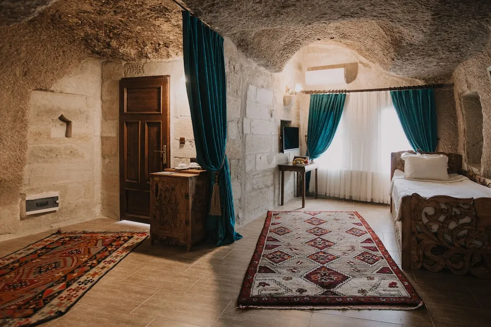 Sultan Cave Suite