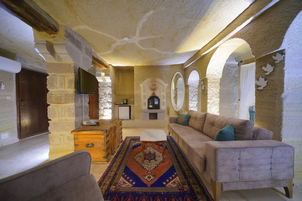 Sultan Cave Suite