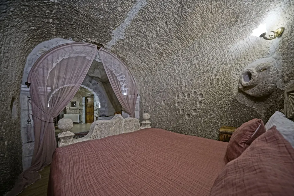 Sultan Cave Suite