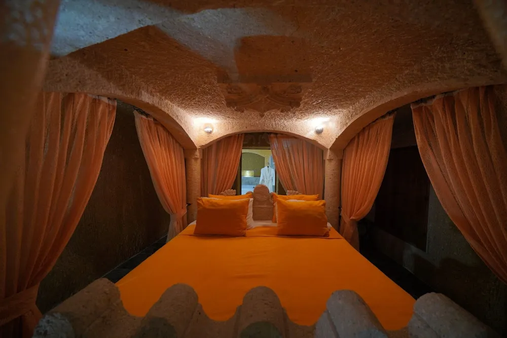Sultan Cave Suite