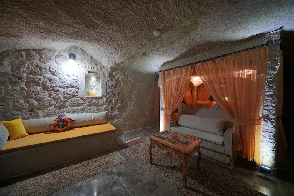 Sultan Cave Suite