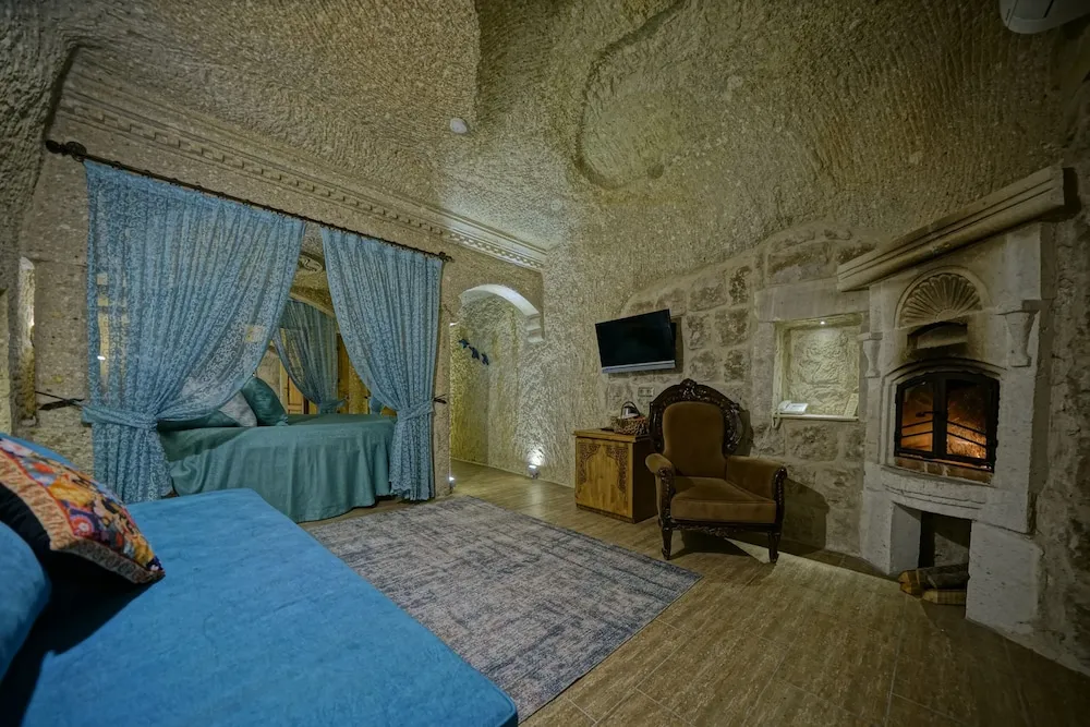 Sultan Cave Suite
