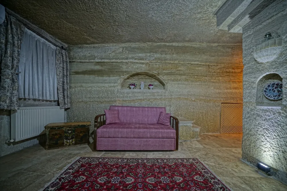 Sultan Cave Suite