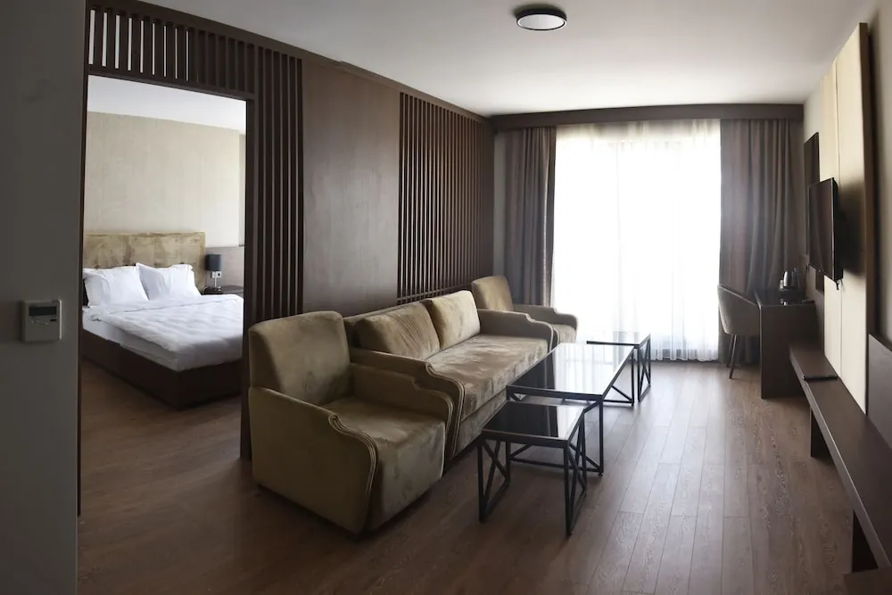 SUITE ROOM