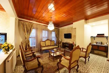 Elyka Hotel