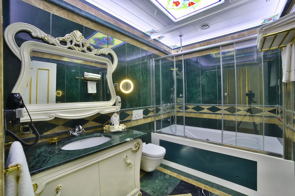 Mansion Triple Suite with Free Spa Access (Self use & Shared)