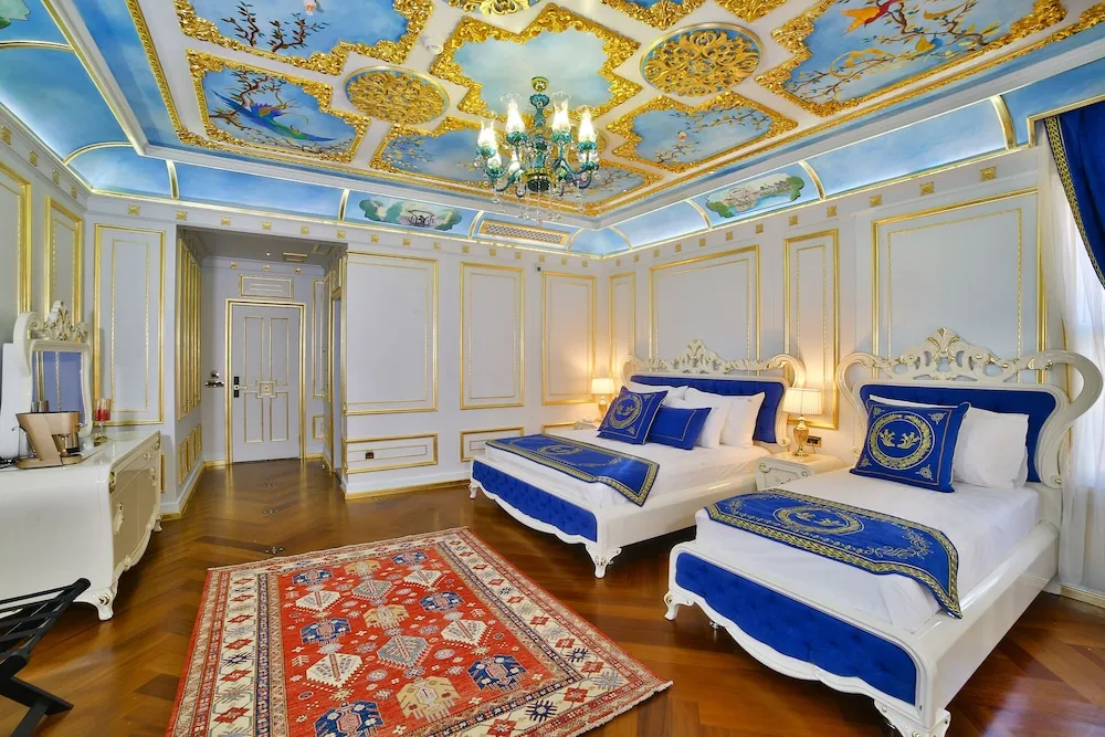Mansion Triple Suite with Free Spa Access (Self use & Shared)