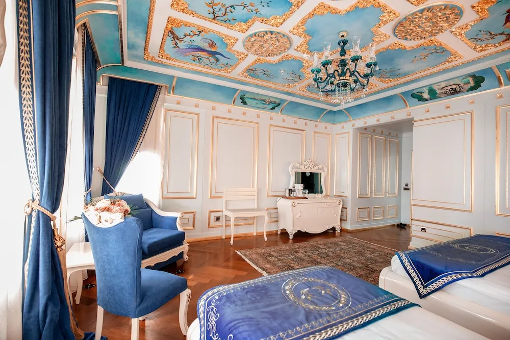 Mansion Triple Suite with Free Spa Access (Self use & Shared)