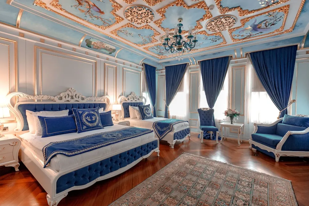Mansion Triple Suite with Free Spa Access (Self use & Shared)