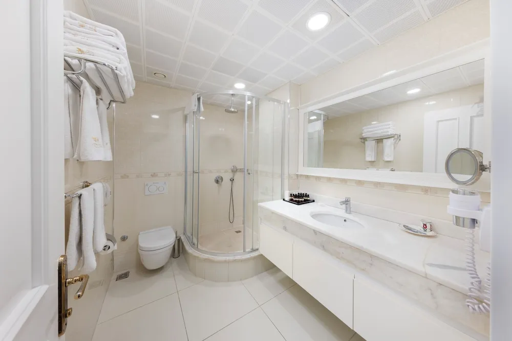 Deluxe Family Room with Free Spa Access (Self use & Shared)