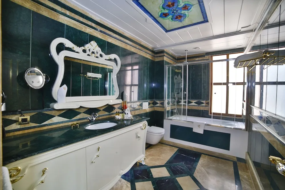 Mansion Royal Suite with Free Spa Access (Self use & Shared)