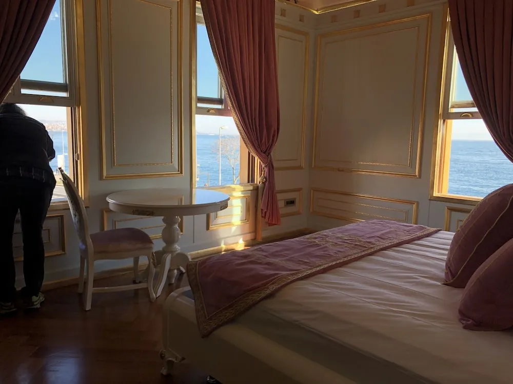 Mansion Royal Suite with Free Spa Access (Self use & Shared)