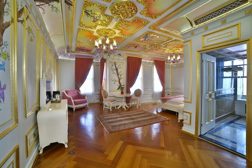 Mansion Royal Suite with Free Spa Access (Self use & Shared)