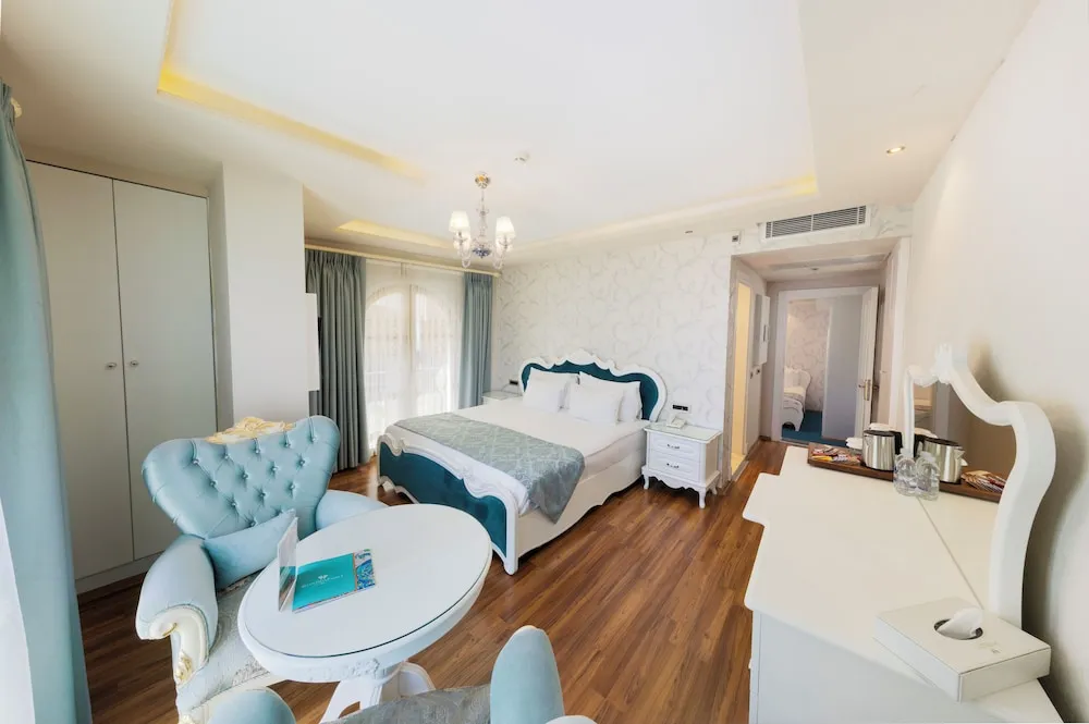 Deluxe Room with Sea View with Free Spa Access (Self use & Shared)