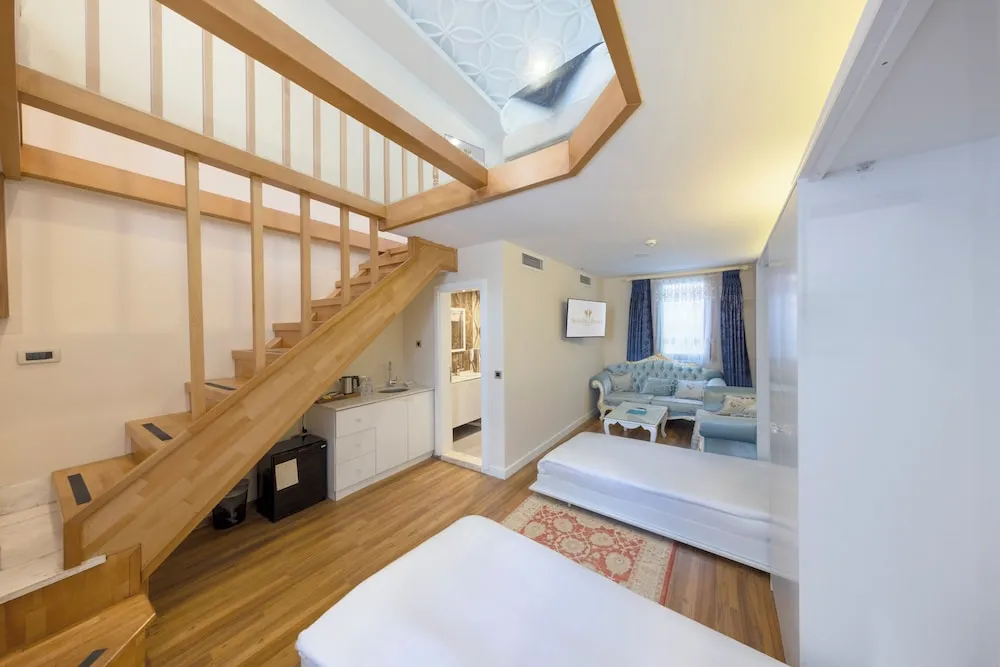 Mansion King suite with Free Spa Access (Self use & Shared)