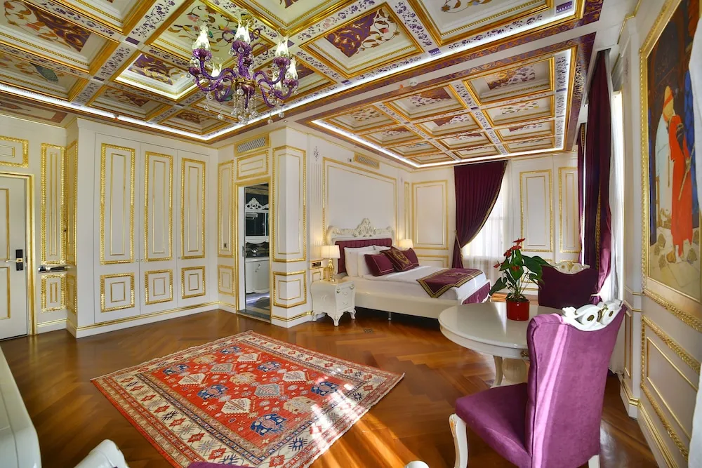Mansion King suite with Free Spa Access (Self use & Shared)