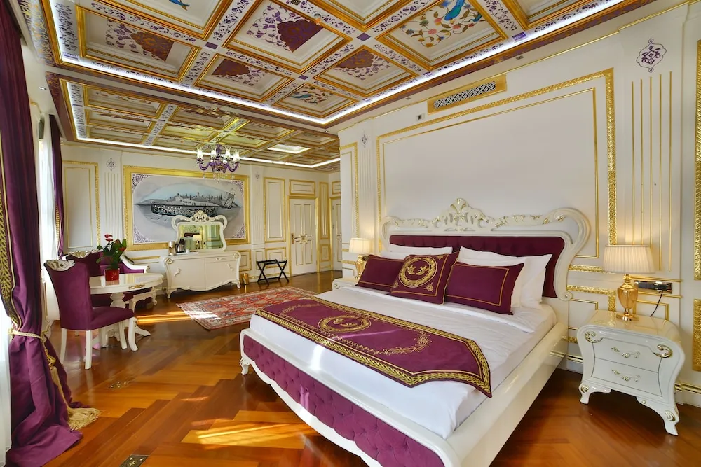 Mansion King suite with Free Spa Access (Self use & Shared)