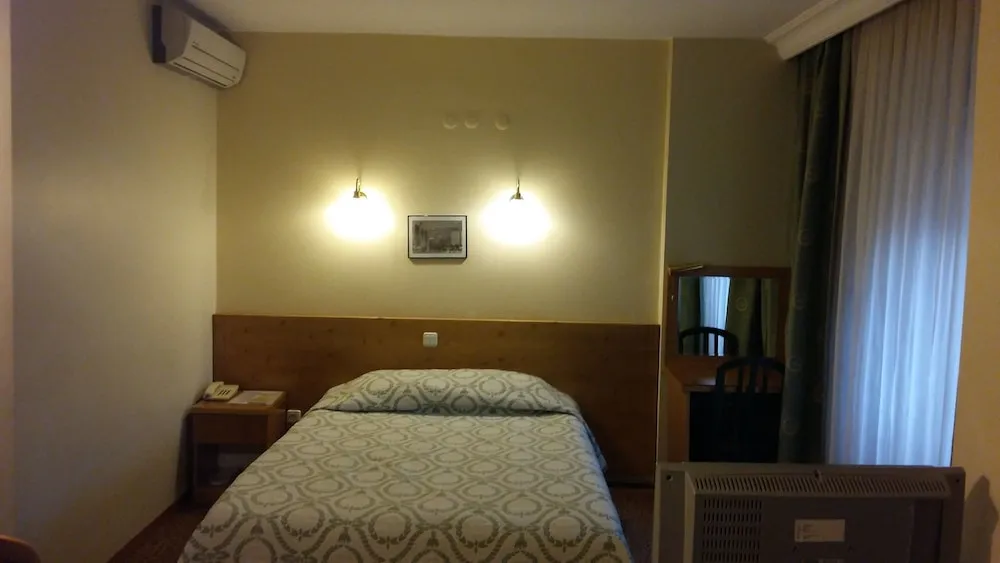 Tek Büyük Yataklı Oda