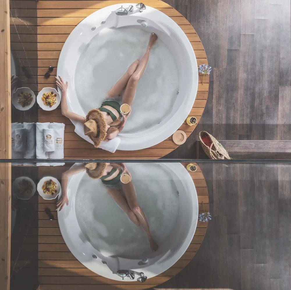 Çatı Katı Süiti (Penthouse), Havuz Manzaralı
