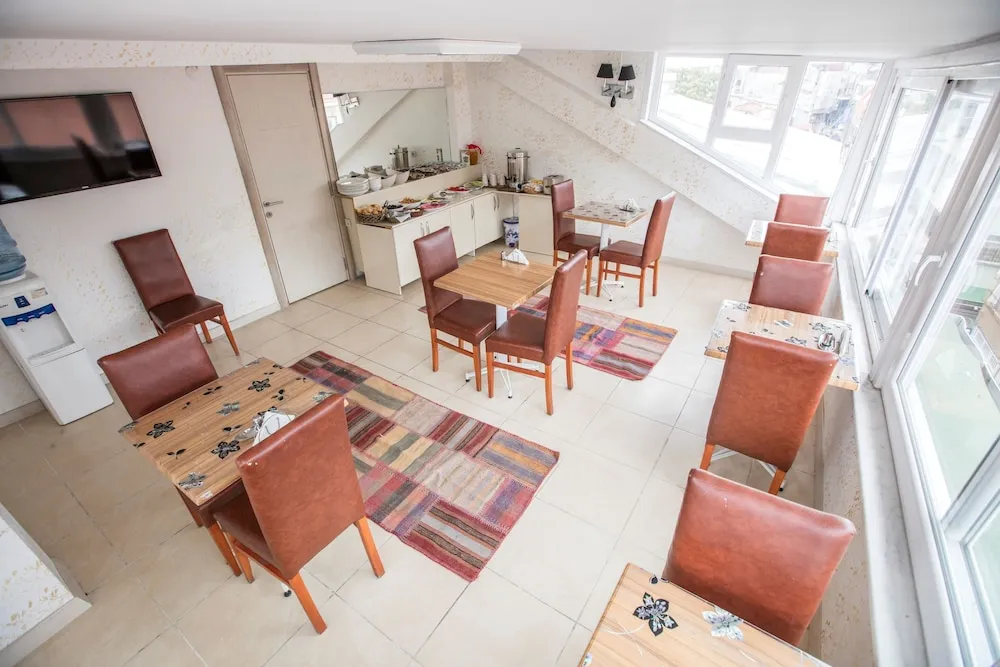 Basic Ortak Ranzalı Oda, Sadece erkekler için, Sigara İçilmez