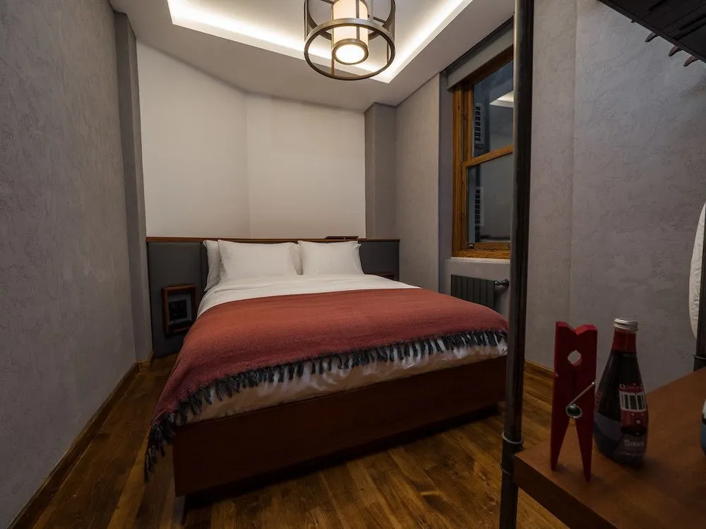 Standard Tek Büyük Yataklı Oda