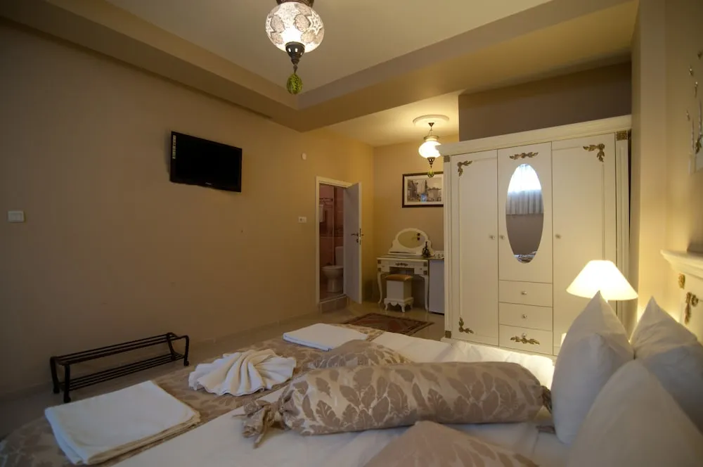 (B) Economy Family Room (Basement)