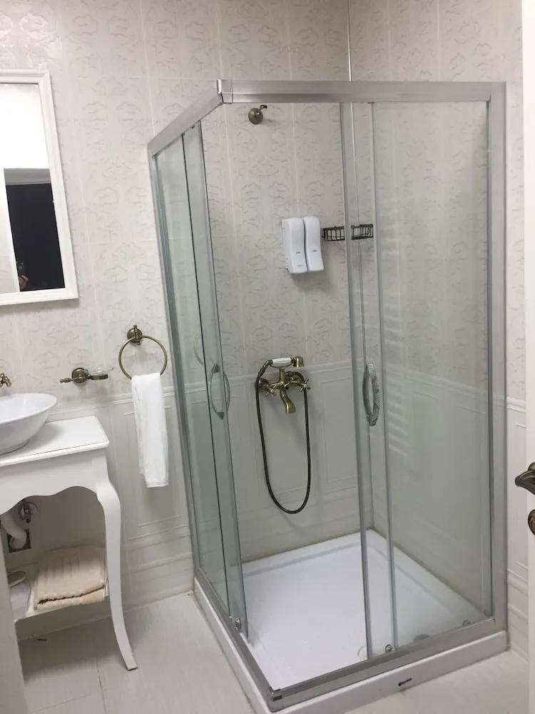 Deluxe Tek Büyük Yataklı Oda, Bahçe Manzaralı