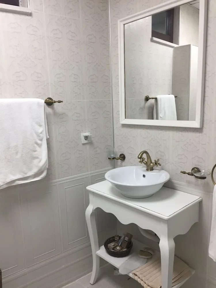 Deluxe Tek Büyük Yataklı Oda, Bahçe Manzaralı