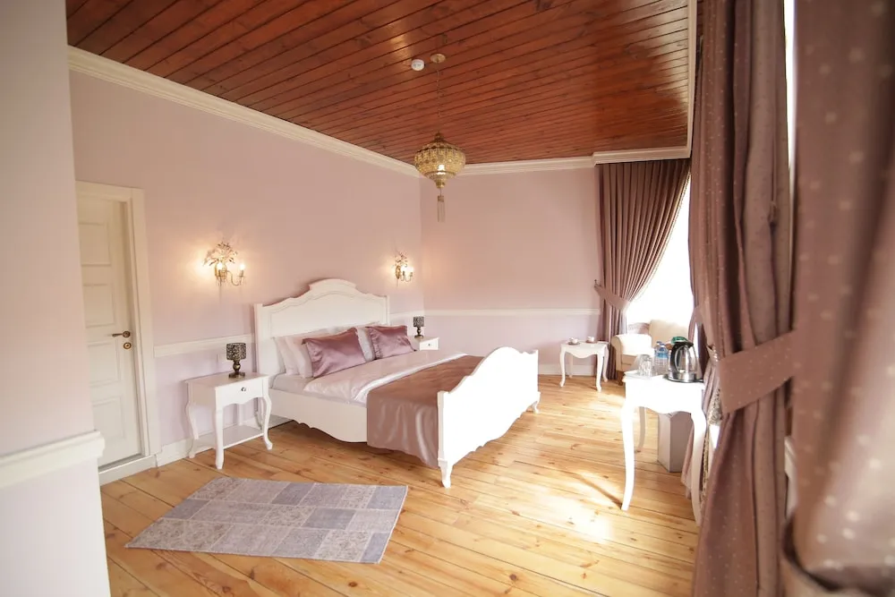 Deluxe Tek Büyük Yataklı Oda, Bahçe Manzaralı