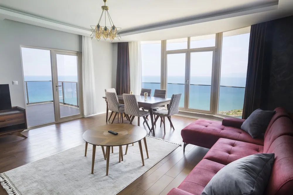 Royal Comfort Suites