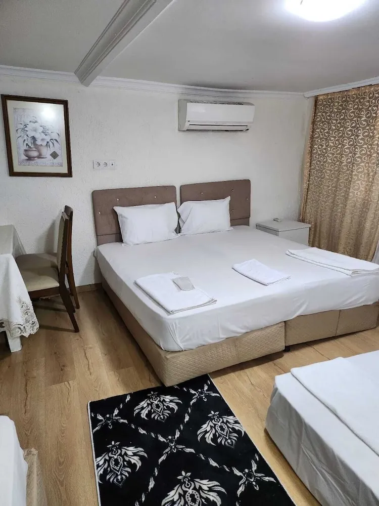 Classic Tek Büyük veya İki Ayrı Yataklı Oda, 3 Tek Kişilik Yatak