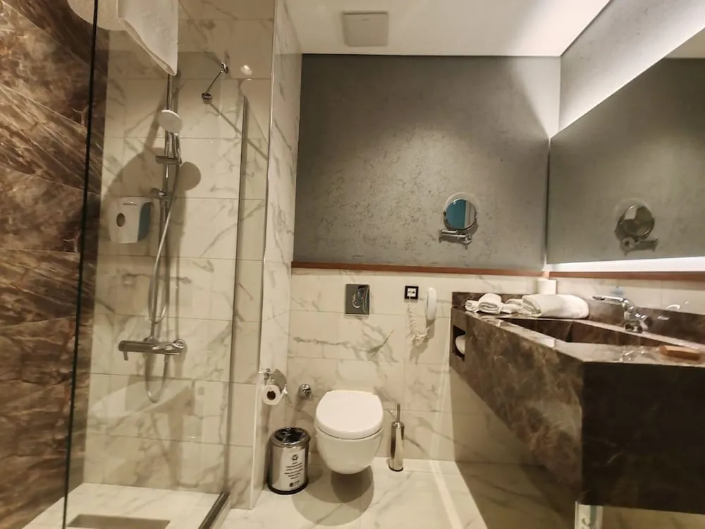 Corner Suite