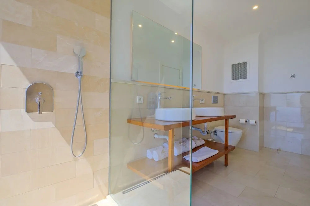 Deluxe Double with Bathtub