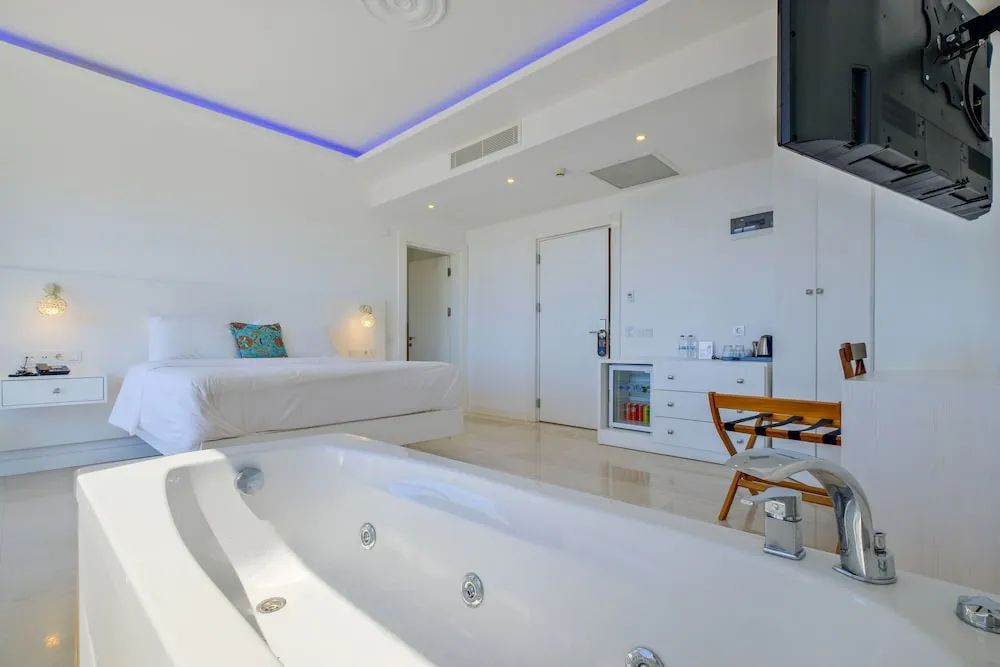 Deluxe Double with Bathtub