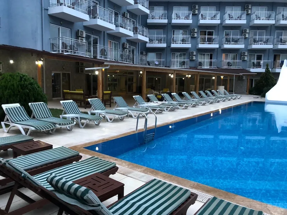 Standard Tek Büyük veya İki Ayrı Yataklı Oda, 1 Çift Kişilik Yatak, Sigara İçilmez, Havuz Manzaralı