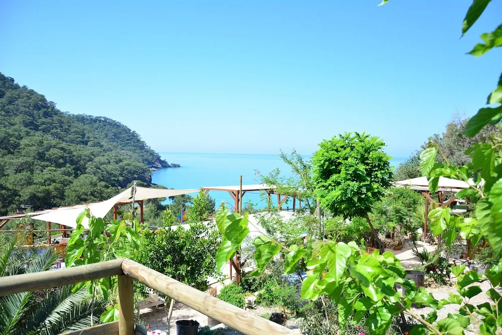 Bungalov (1 Queen Bed, Sea View, TANGO)