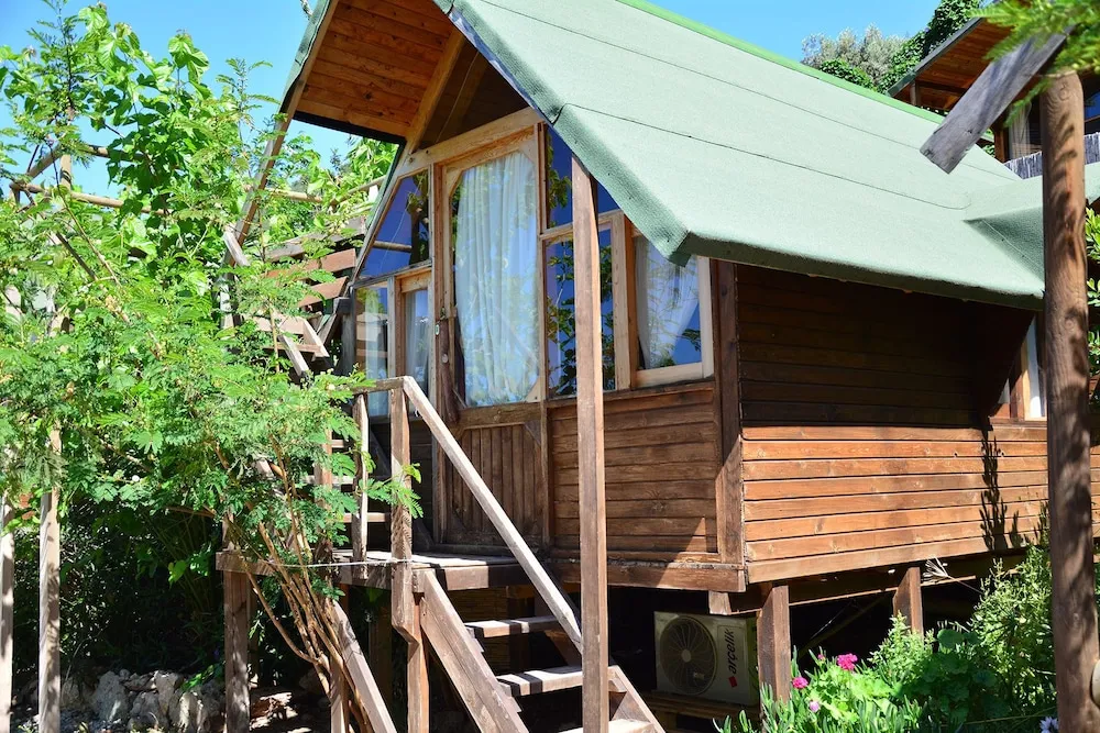 Bungalov (1 Queen Bed, Sea View, TANGO)