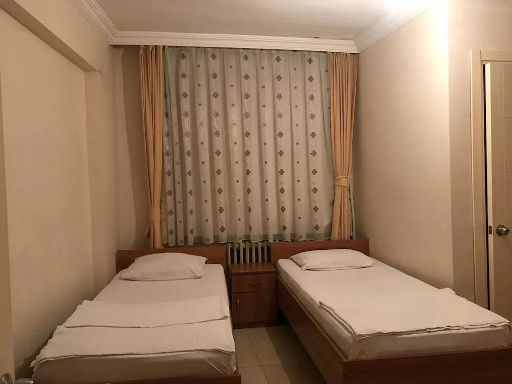 Tek Büyük veya İki Ayrı Yataklı Oda