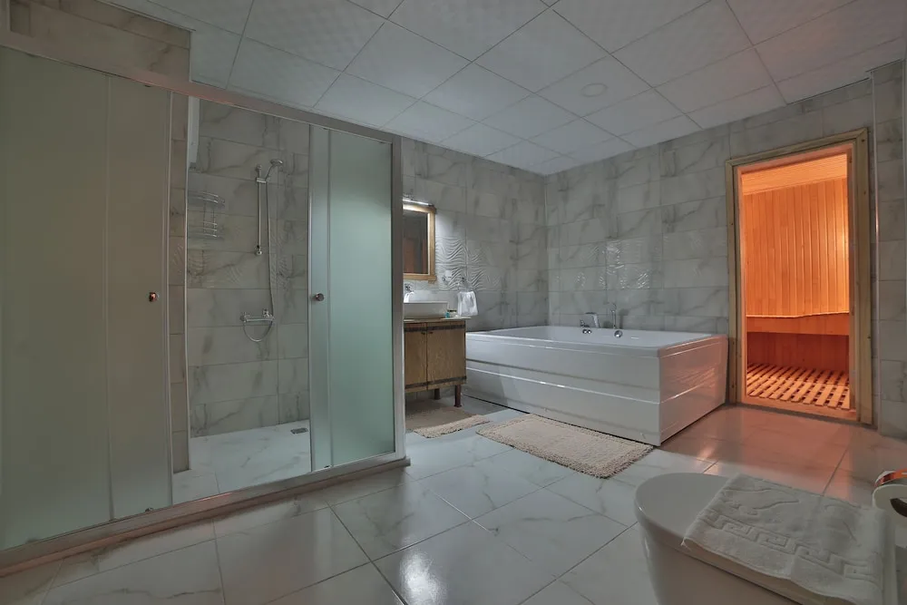 Süit, Sıcak Su Küveti, Dağ Manzaralı