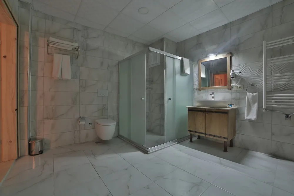 Junior Süit, Sıcak Su Küveti