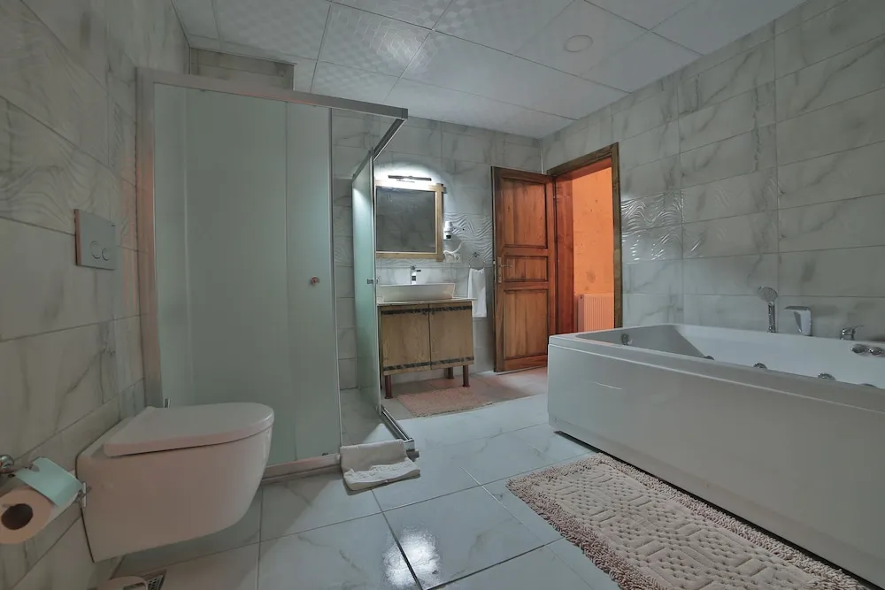 Junior Süit, Sıcak Su Küveti