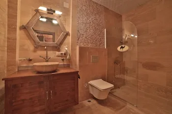 Caravanserai Inn Hotel