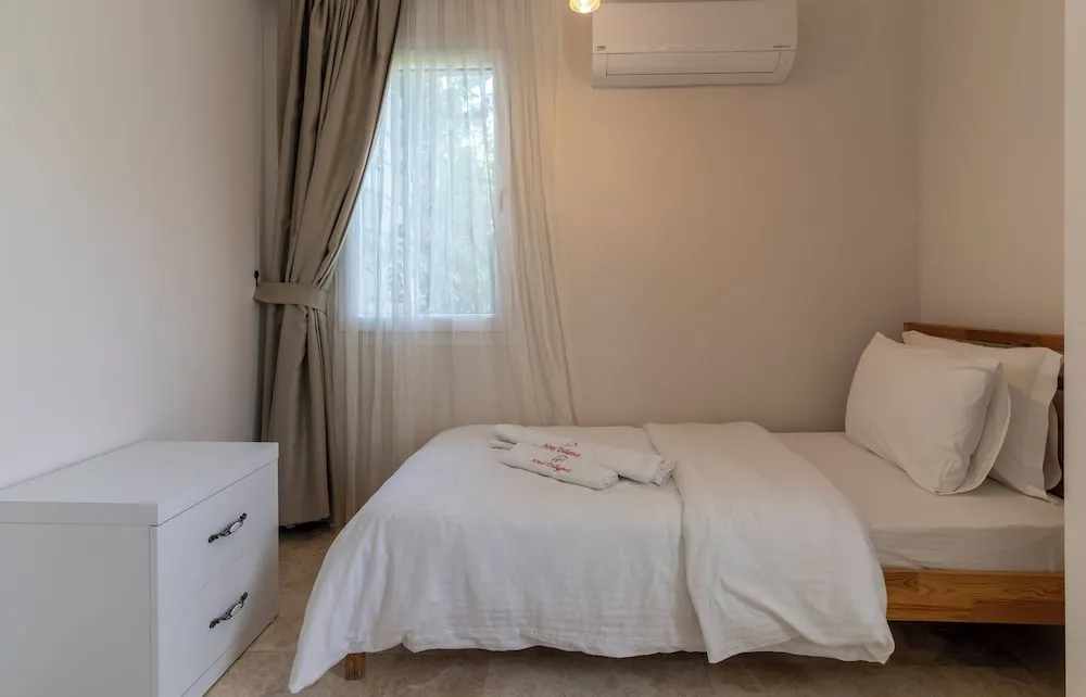 Standard Üç Kişilik Oda, Bahçe Manzaralı