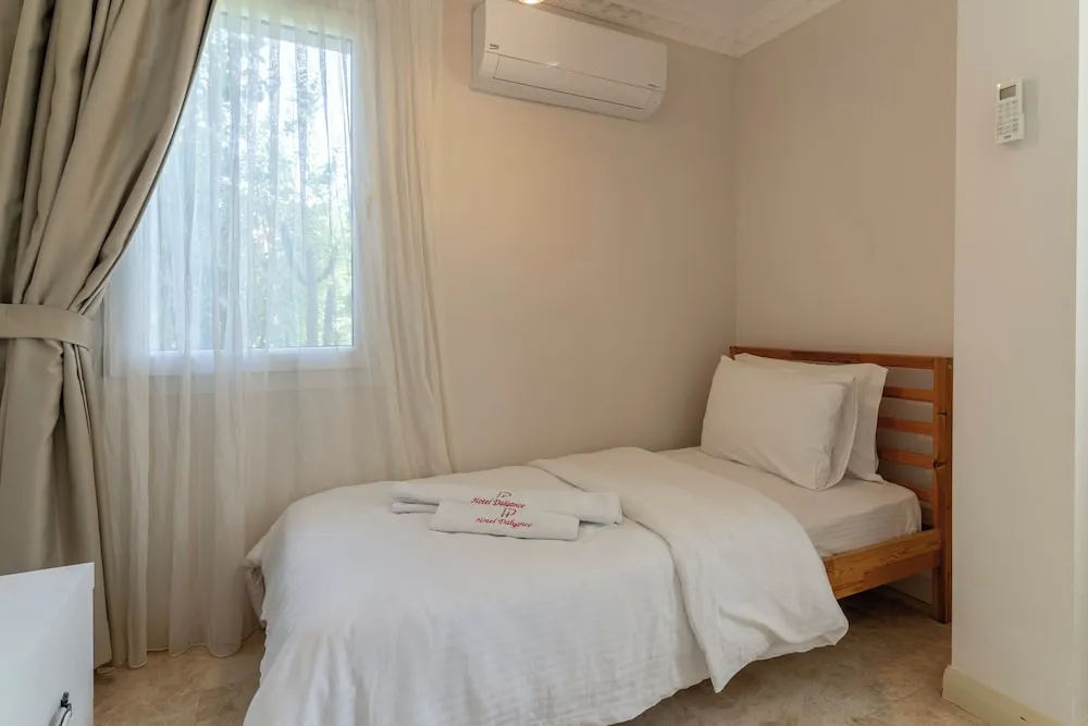 Standard Üç Kişilik Oda, Bahçe Manzaralı