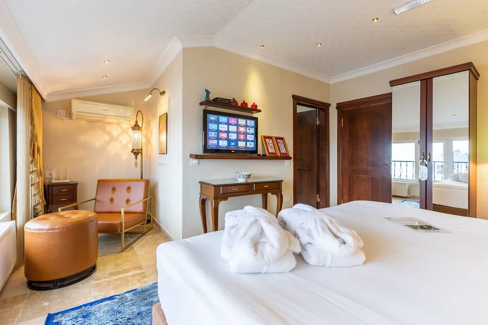 Design Tek Büyük Yataklı Oda, Deniz Manzaralı