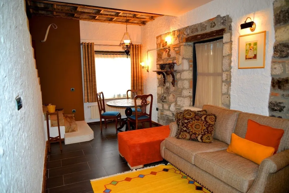 Superior Çatı Katı (Loft), 1 En Büyük (King) Boy Yatak ve Çekyat, Sigara İçilmez, Bahçe Manzaralı